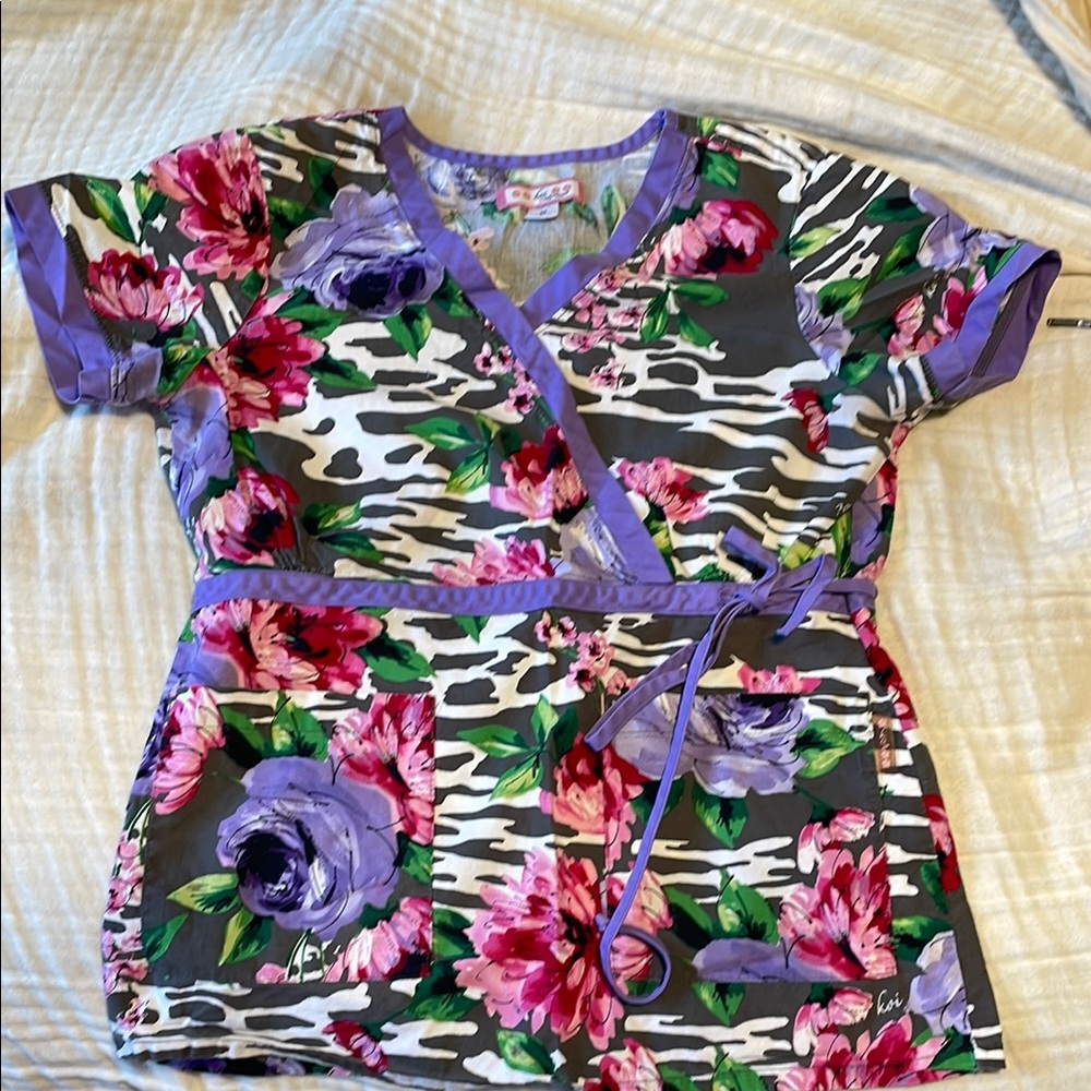 Koi scrub top